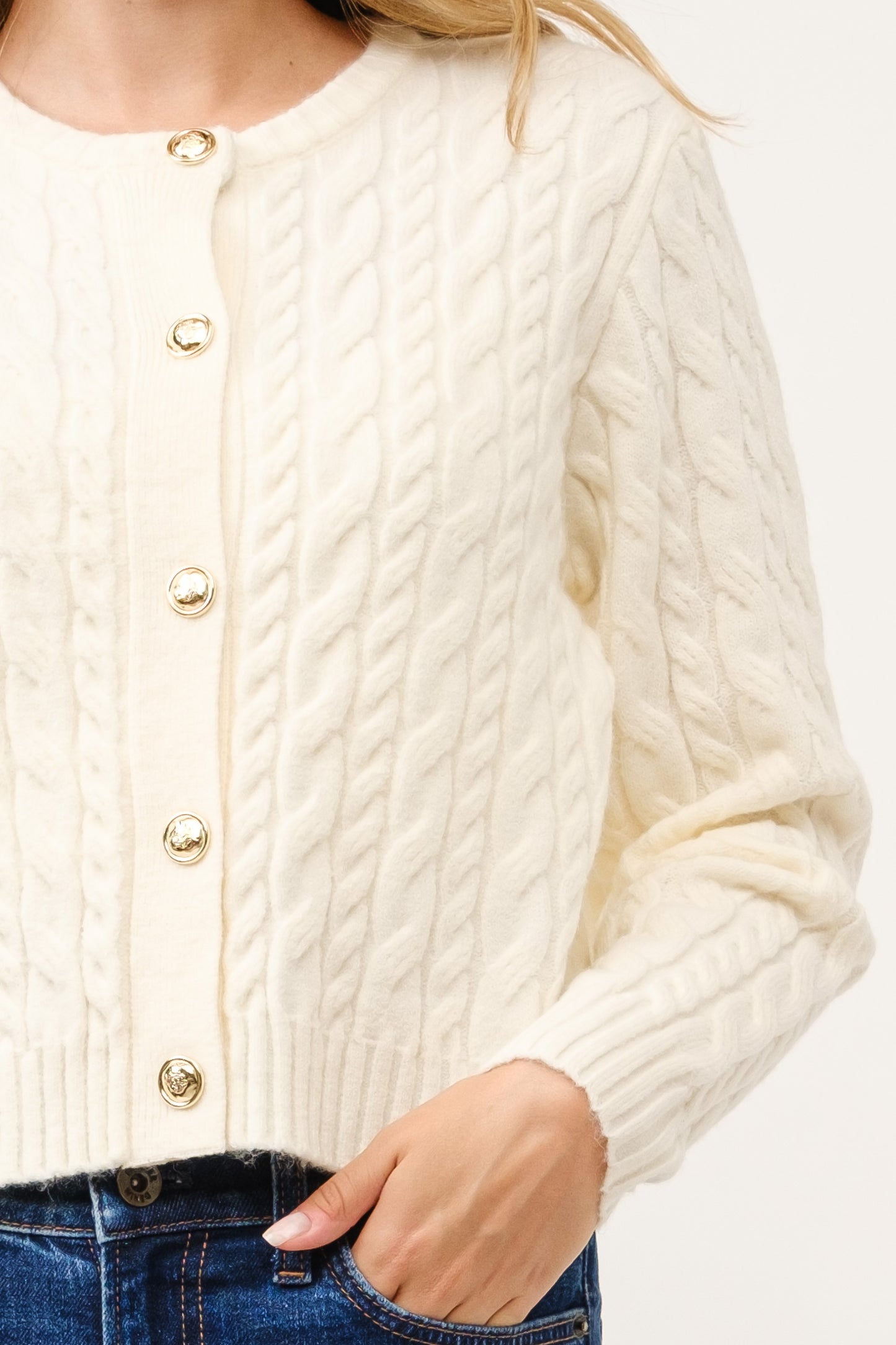 ROUND NECK CABLE CARDIGAN