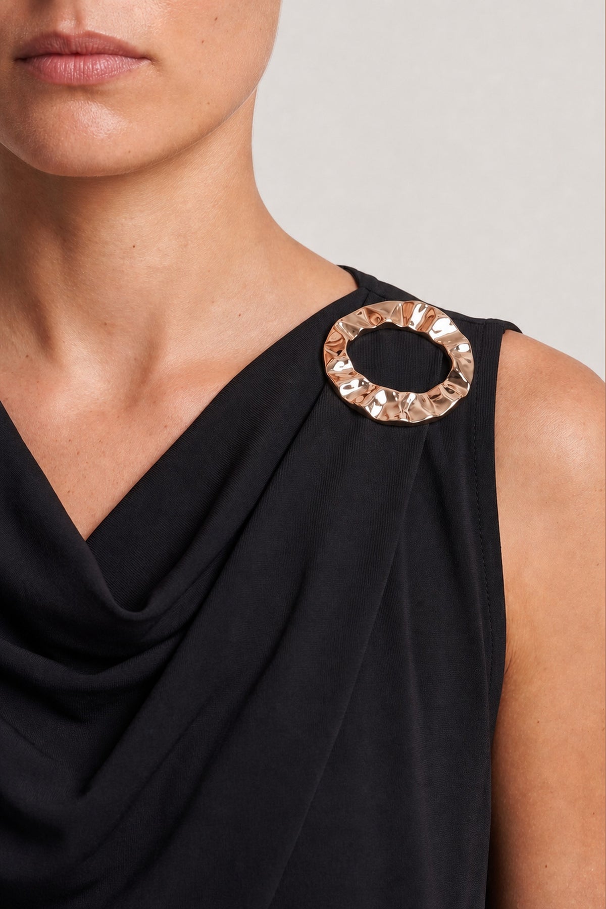 Gold Ring Appliqué Top In Black