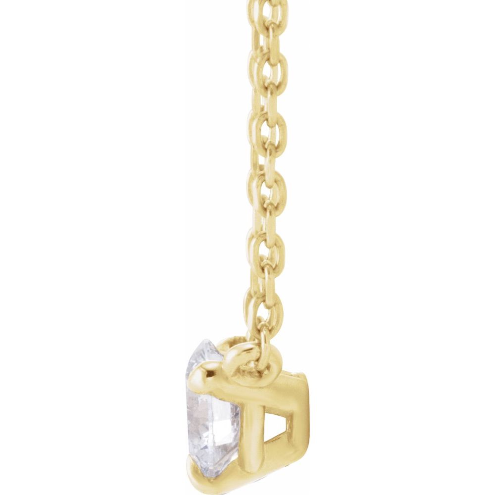 Diamonds and Gold Round 3-Prong Necklace