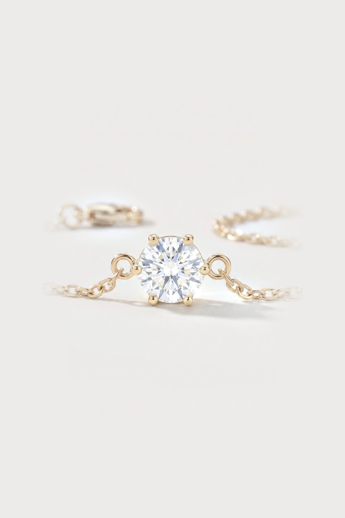Round Solitaire Chain Bracelet detail