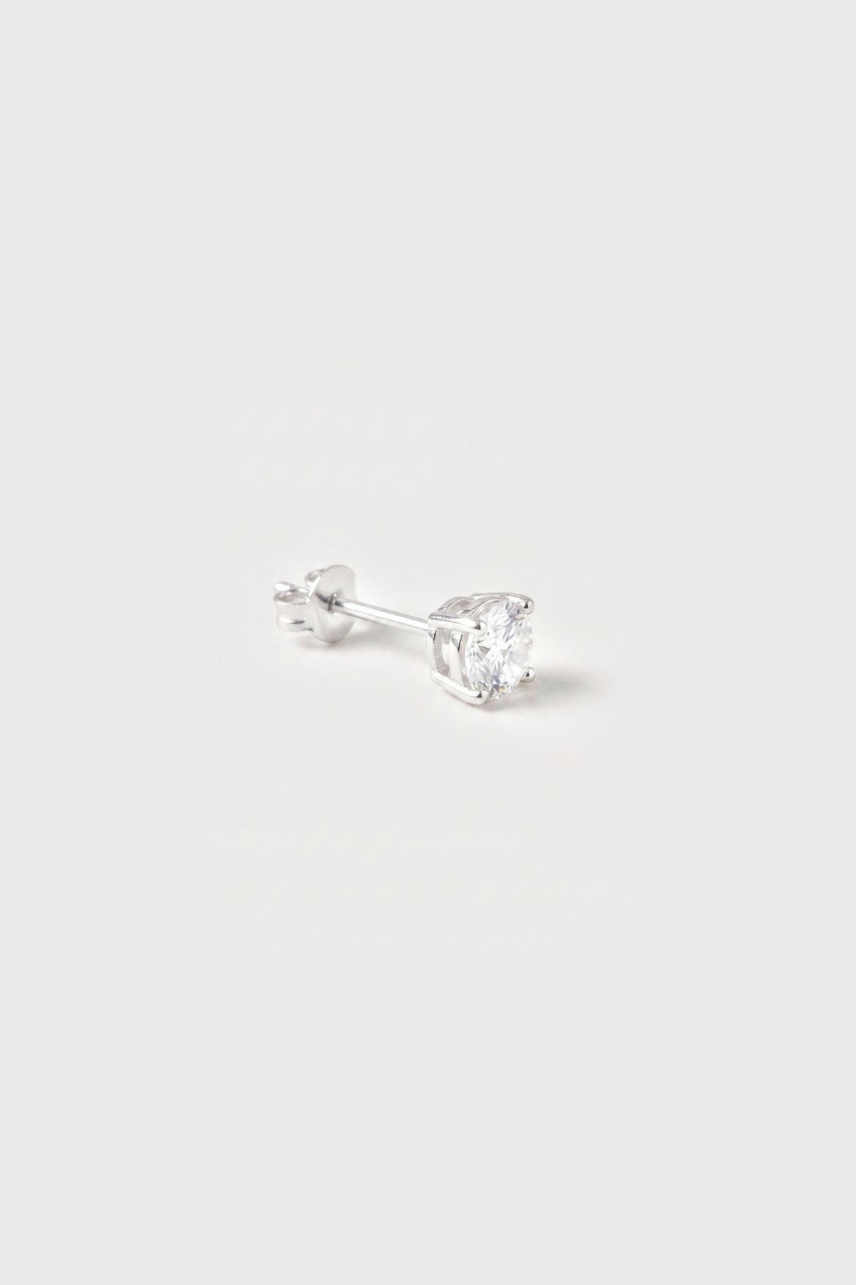 Round Brilliant Solitaire Stud Earrings detail